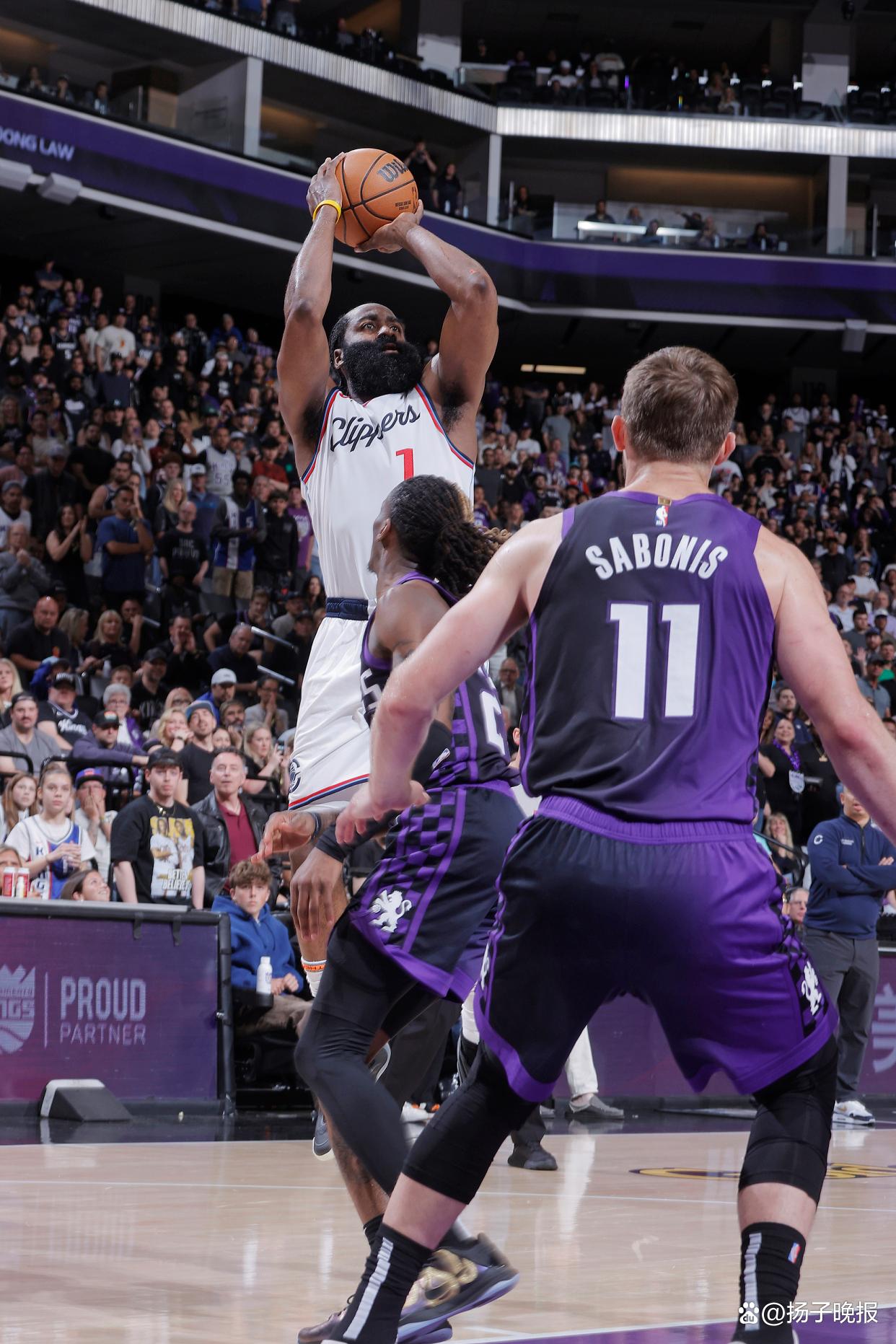 哈登赛事官方发布关键助攻新规，塞尔维亚队争议不断！