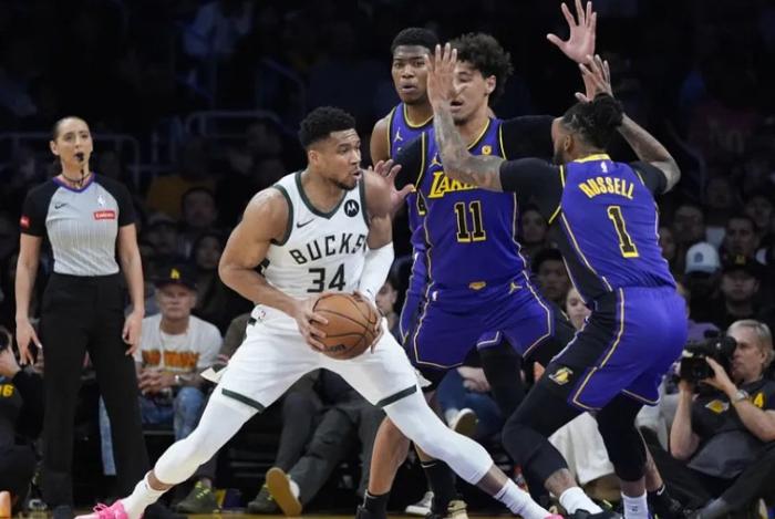 包含Doinb官方宣布爆冷新规，雄鹿引发争议！的词条